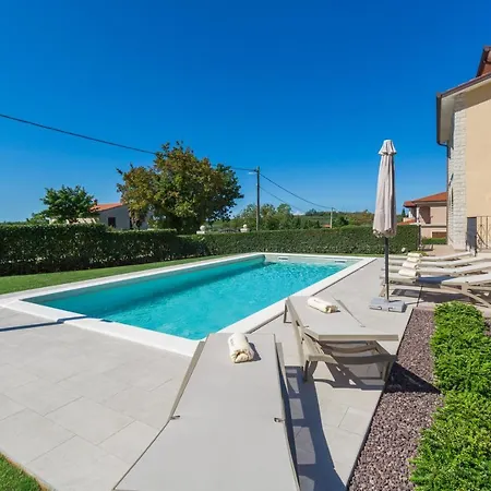 Mihael With Pool And Beautiful Garden Apartment