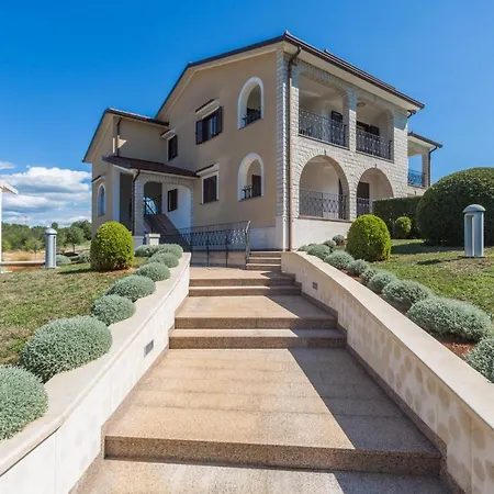 Lägenhet Mihael With Pool And Beautiful Garden