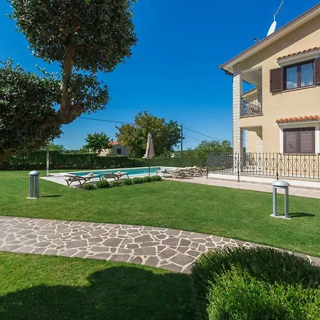 Mihael With Pool And Beautiful Garden