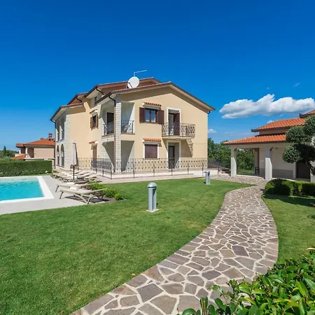 Mihael With Pool And Beautiful Garden