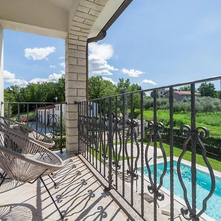 Mihael With Pool And Beautiful Garden Apartment