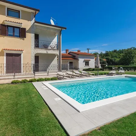 Lägenhet Mihael With Pool And Beautiful Garden *