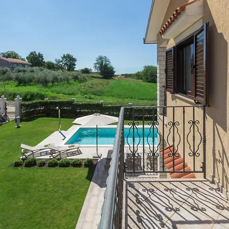 Mihael With Pool And Beautiful Garden Lägenhet *