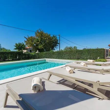Mihael With Pool And Beautiful Garden * Vižinada