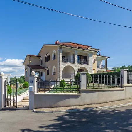 Lägenhet Mihael With Pool And Beautiful Garden Vižinada