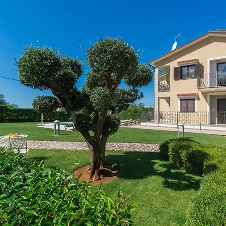 Mihael With Pool And Beautiful Garden Apartment