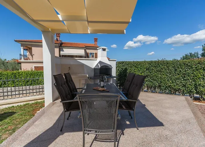 Mihael With Pool And Beautiful Garden Lägenhet