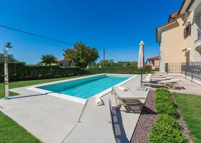 Mihael With Pool And Beautiful Garden Lägenhet