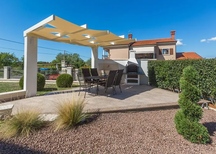 Mihael With Pool And Beautiful Garden *