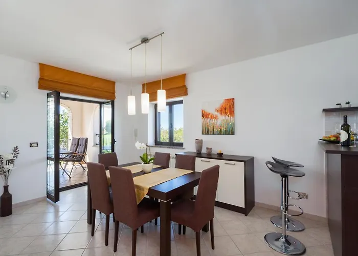 Lägenhet Mihael With Pool And Beautiful Garden Vižinada