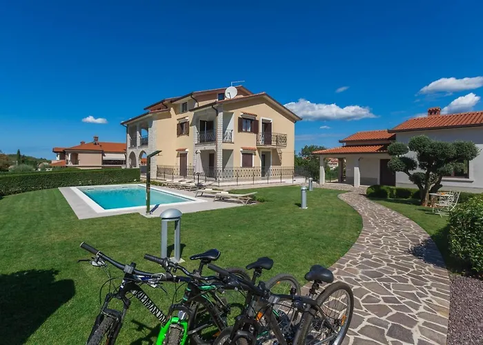 Lägenhet Mihael With Pool And Beautiful Garden *