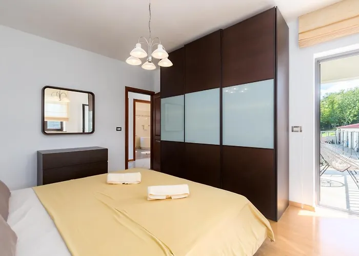 Mihael With Pool And Beautiful Garden Lägenhet