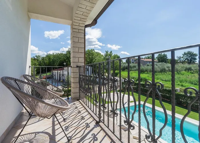 Mihael With Pool And Beautiful Garden Lägenhet