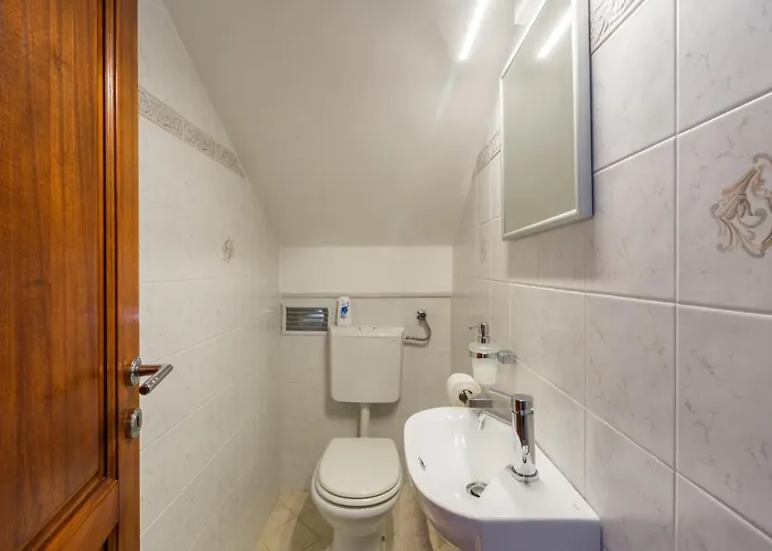 Lägenhet Mihael With Pool And Beautiful Garden