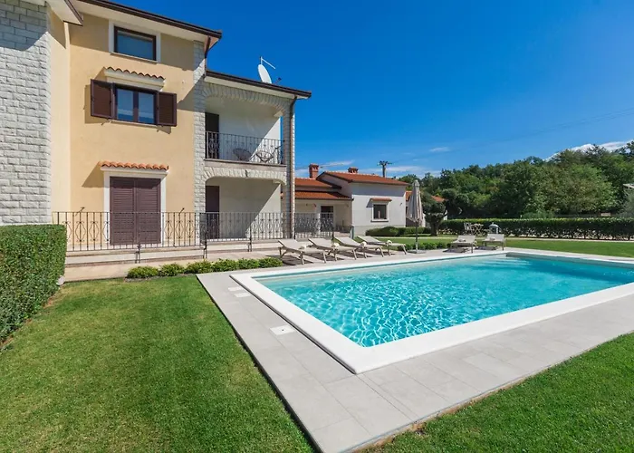 Lägenhet Mihael With Pool And Beautiful Garden *