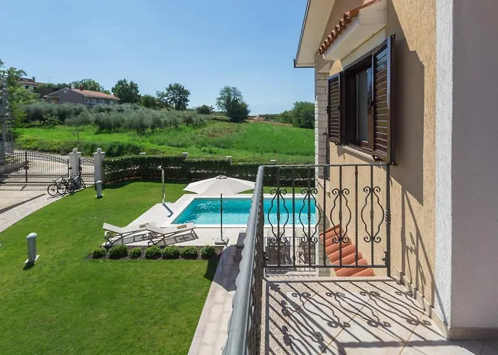 Mihael With Pool And Beautiful Garden Lägenhet *