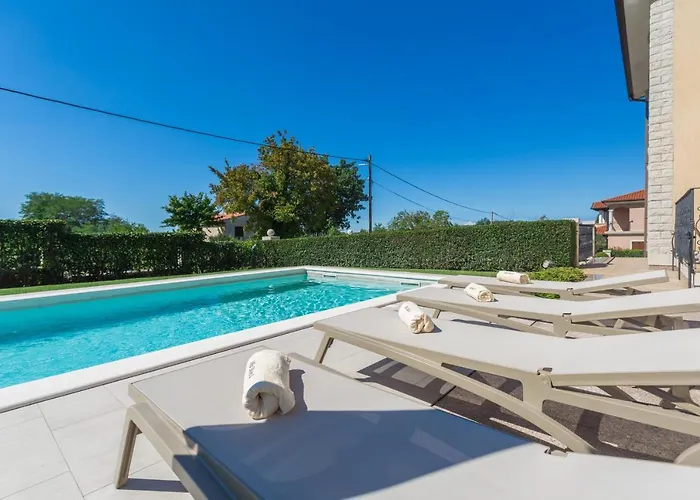 Mihael With Pool And Beautiful Garden * Vižinada