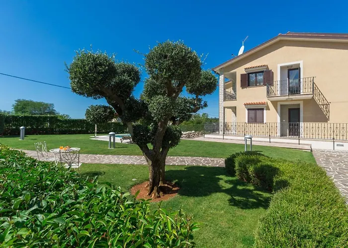 Mihael With Pool And Beautiful Garden Lägenhet